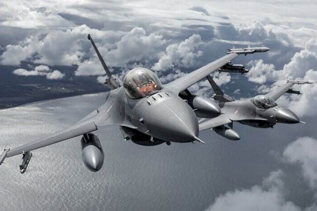 Türk F-16 Savaş Uçakları Polonya Semalarında Boy Gösterdi